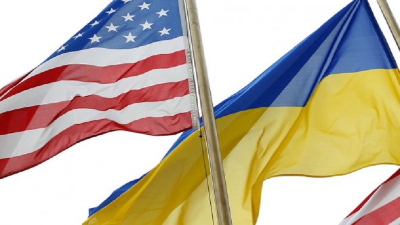 Ukraine-and-US-flags