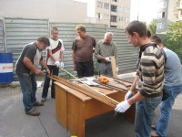 Мешканці трьох українських громад споруджують сонячні колектори для нагрівання води